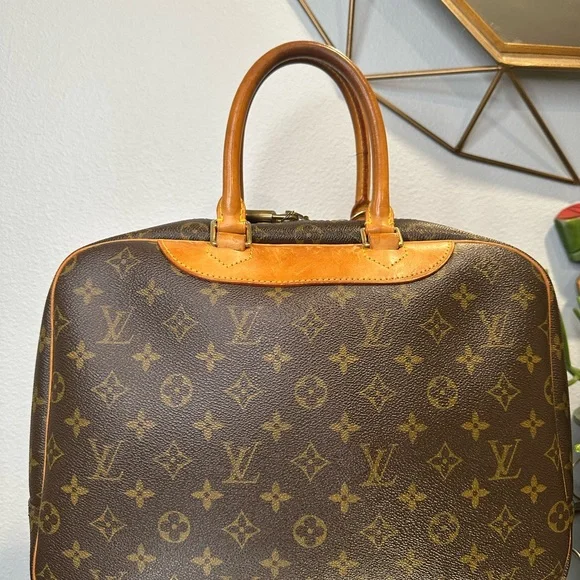 Louis Vuitton Deauville Handbag Monogram Canvas with 🔐 and bag tag. 🏷️ - Picture 7 of 13